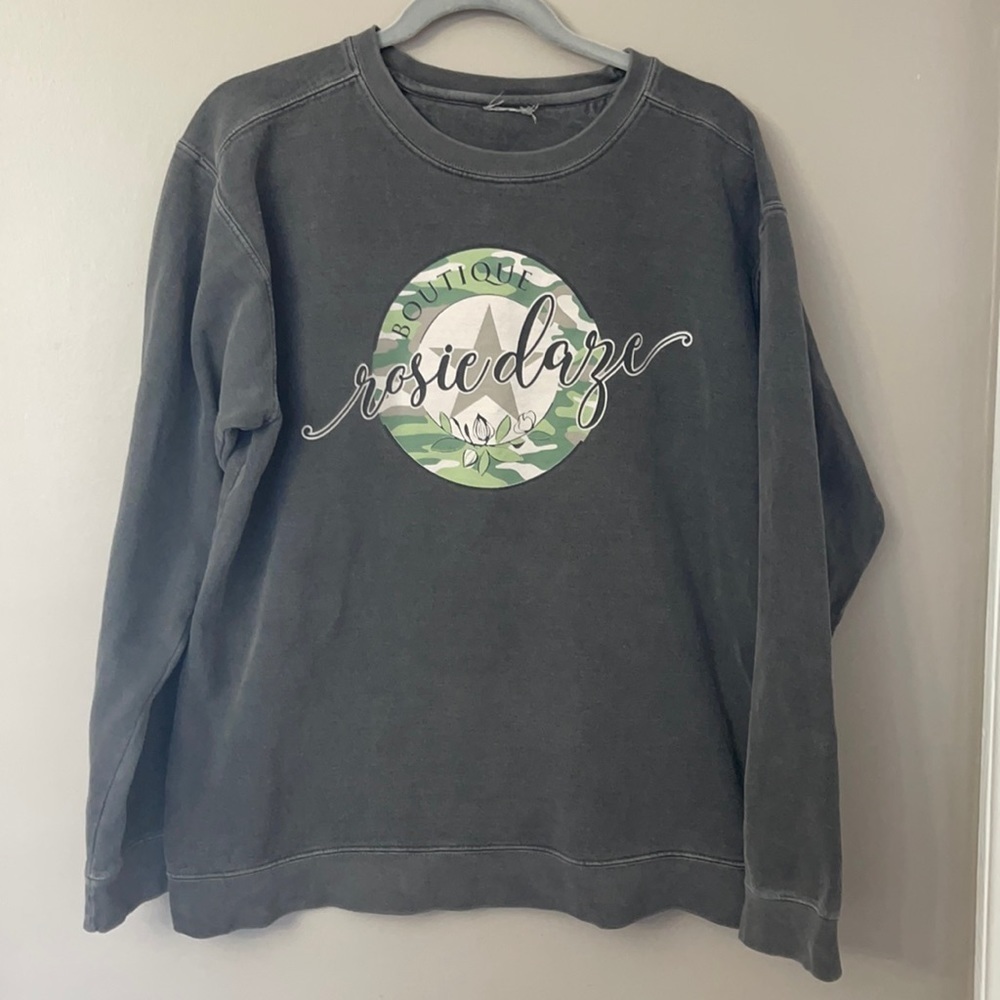 Rosie Daze Camo Logo Crewneck Sweatshirt Size Medium